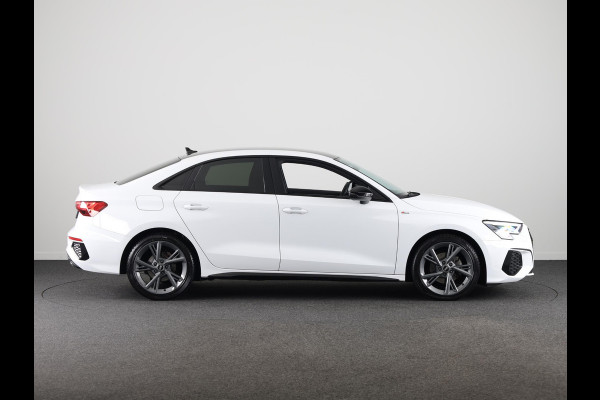 Audi A3 Limousine 30 TFSI S edition 110pk | 18 inch lichtmetalen velgen | Zwart dak | Verlengde garantie | Navigatie