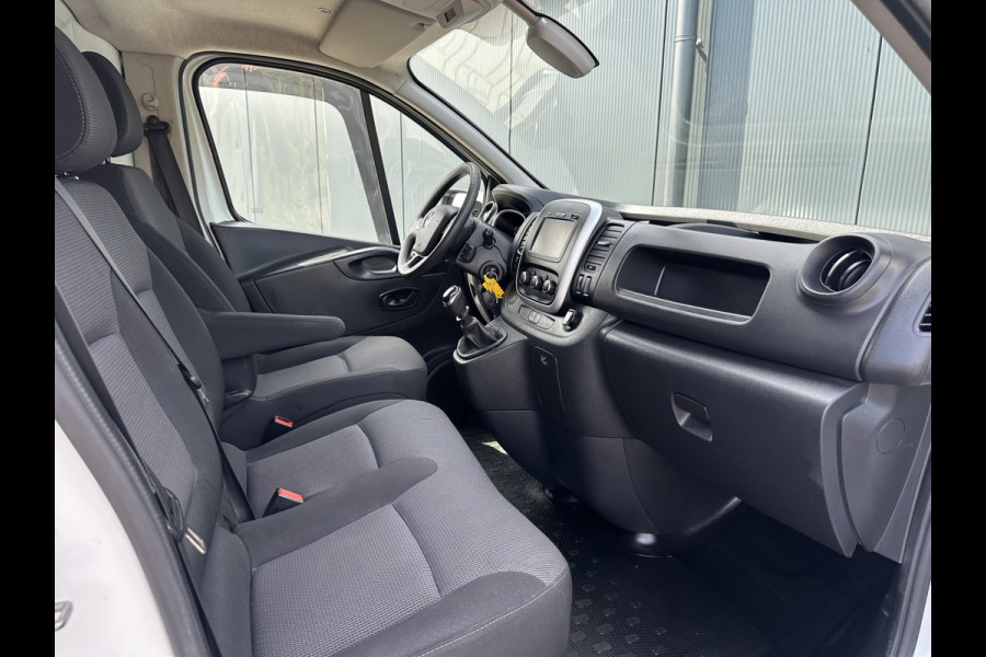 Renault Trafic 2.0 dCi 120 PK SPORT / L2H1 / 1e EIG. / LED / LM VELGEN / IMPERIAAL / TREKHAAK / CAMERA / NAVI / AIRCO / CRUISE