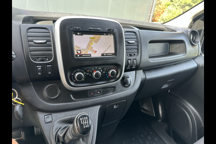 Renault Trafic 2.0 dCi 120 PK SPORT / L2H1 / 1e EIG. / LED / LM VELGEN / IMPERIAAL / TREKHAAK / CAMERA / NAVI / AIRCO / CRUISE