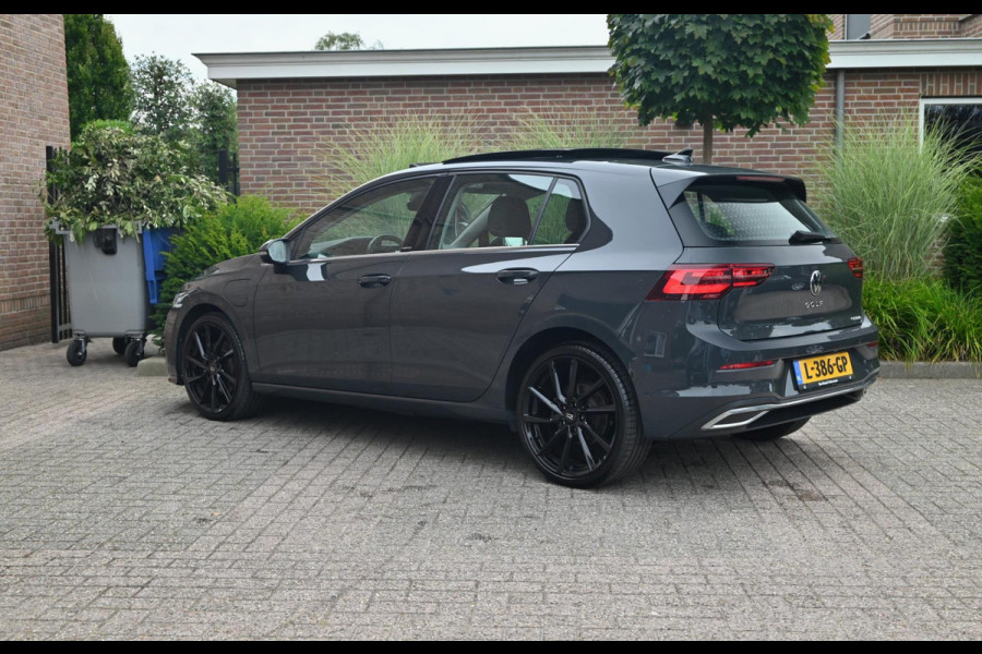 Volkswagen Golf 1.4 eHybrid Style 204 PK 1e Eig R-Line Adaptive Side-Assist Pano Massage 19''