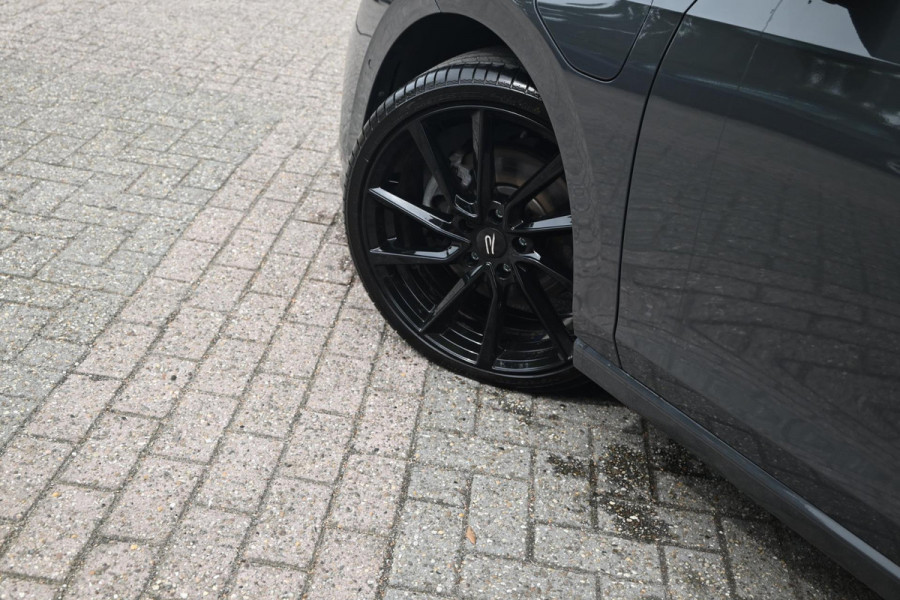Volkswagen Golf 1.4 eHybrid Style 204 PK 1e Eig R-Line Adaptive Side-Assist Pano Massage 19''