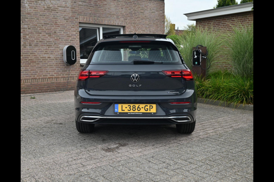Volkswagen Golf 1.4 eHybrid Style 204 PK 1e Eig R-Line Adaptive Side-Assist Pano Massage 19''