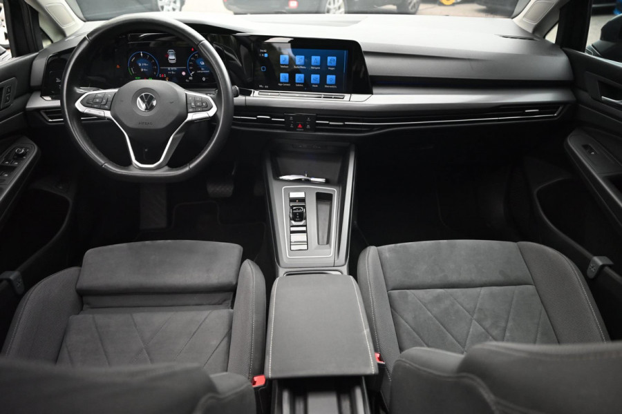 Volkswagen Golf 1.4 eHybrid Style 204 PK 1e Eig R-Line Adaptive Side-Assist Pano Massage 19''