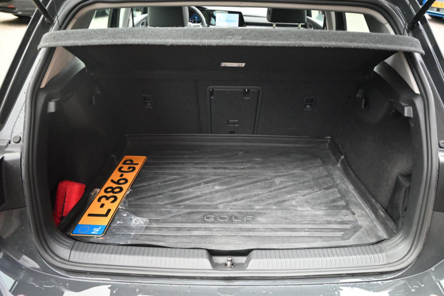 Volkswagen Golf 1.4 eHybrid Style 204 PK 1e Eig R-Line Adaptive Side-Assist Pano Massage 19''