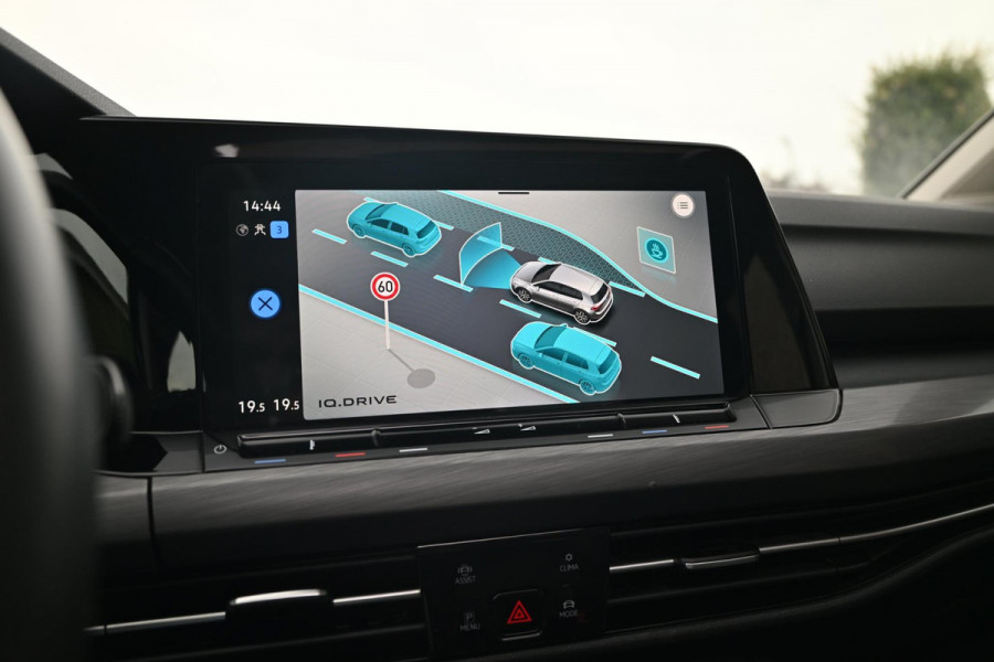 Volkswagen Golf 1.4 eHybrid Style 204 PK 1e Eig R-Line Adaptive Side-Assist Pano Massage 19''
