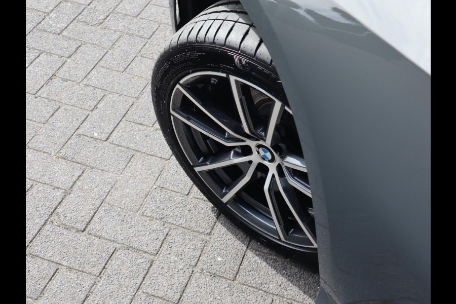 BMW 3 Serie Touring 320i Executive Edition | Panoramadak | HIFI Systeem | Elektrische Trekhaak |