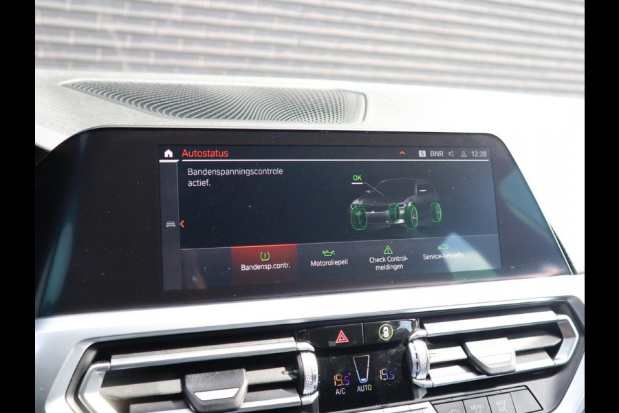 BMW 3 Serie Touring 320i Executive Edition | Panoramadak | HIFI Systeem | Elektrische Trekhaak |