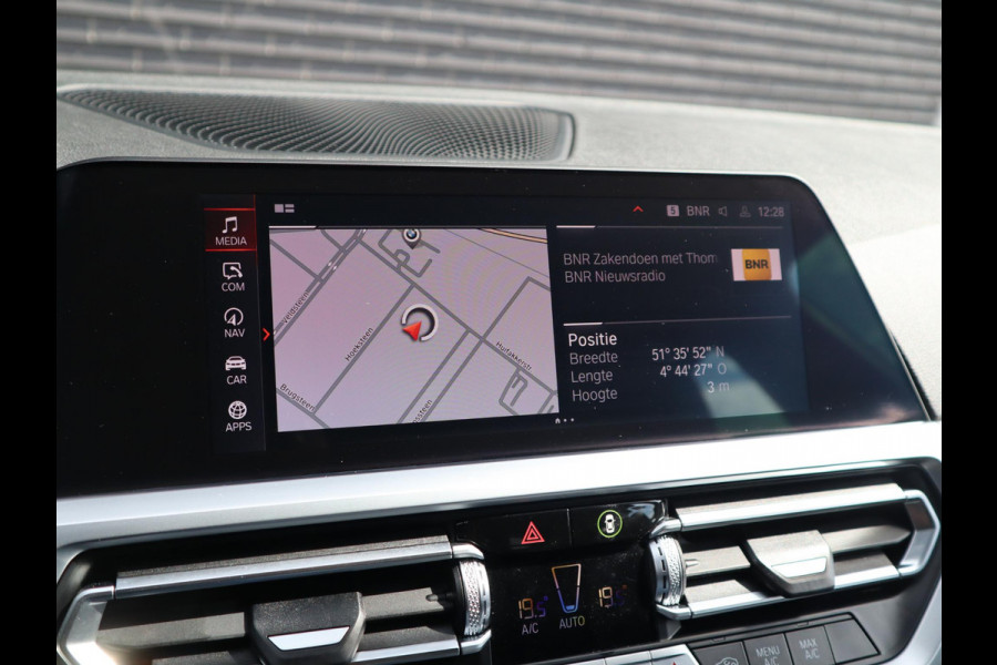 BMW 3 Serie Touring 320i Executive Edition | Panoramadak | HIFI Systeem | Elektrische Trekhaak |
