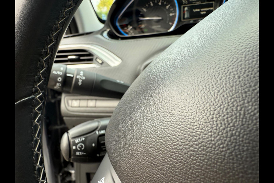 Peugeot 2008 1.2 Turbo 130pk Allure Premium - Panoramadak - Navigatie - Org.NL