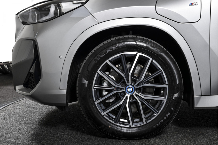BMW X1 xDrive25e M-Sport | M Sportpakket | Premium Pack | Dig. Cockpit | Adapt. Cruise | PDC | Camera | NAV + App. Connect | ECC | Elek. Klep | LM 18" | 5688