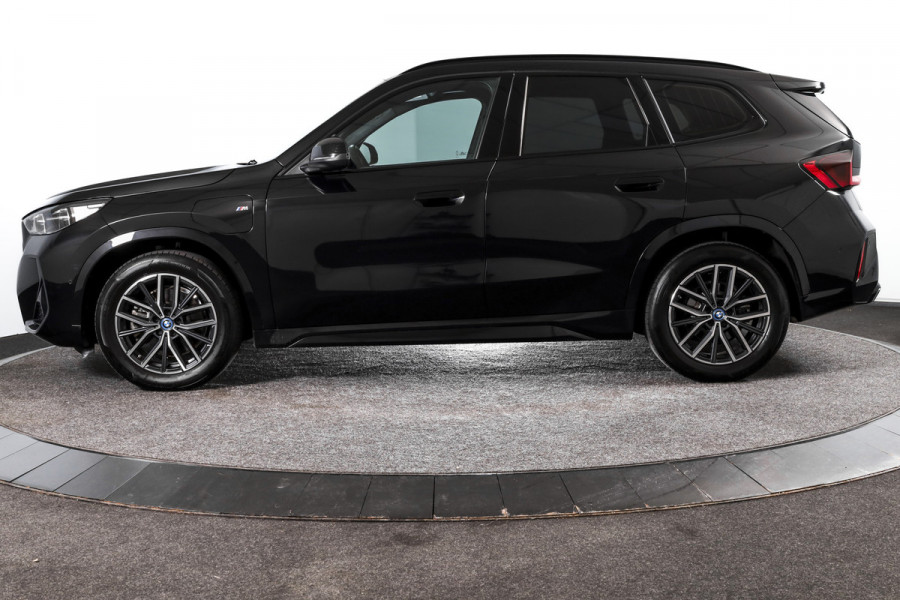 BMW X1 135 PK xDrive25e M-Sport | M Sportpakket | Premium Pack | Dig. Cockpit | Adapt. Cruise | PDC | Camera | NAV + App. Connect | ECC | Elek. Klep | LM 18" | 4926