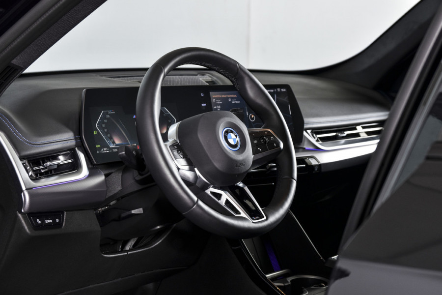 BMW X1 135 PK xDrive25e M-Sport | M Sportpakket | Premium Pack | Dig. Cockpit | Adapt. Cruise | PDC | Camera | NAV + App. Connect | ECC | Elek. Klep | LM 18" | 4926