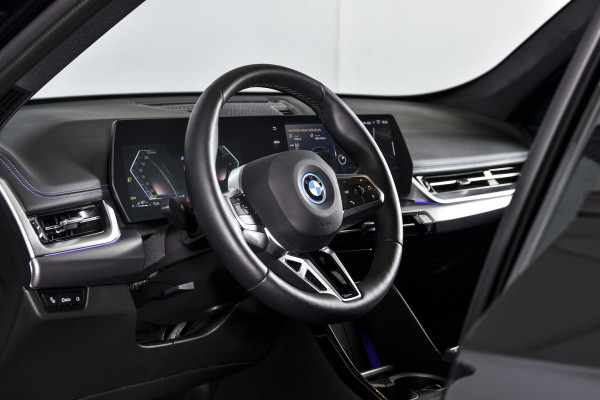 BMW X1 135 PK xDrive25e M-Sport | M Sportpakket | Premium Pack | Dig. Cockpit | Adapt. Cruise | PDC | Camera | NAV + App. Connect | ECC | Elek. Klep | LM 18" | 4926