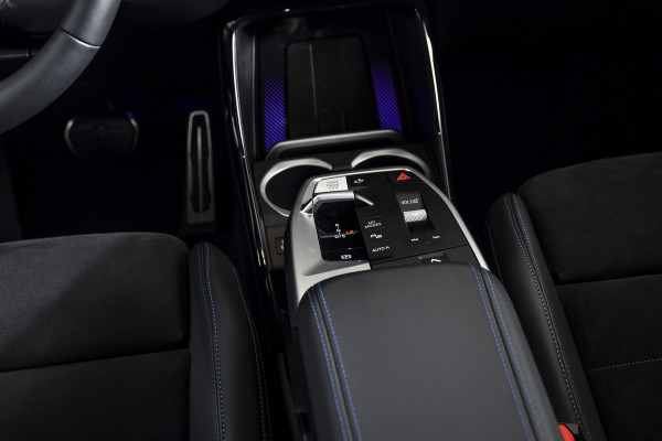 BMW X1 135 PK xDrive25e M-Sport | M Sportpakket | Premium Pack | Dig. Cockpit | Adapt. Cruise | PDC | Camera | NAV + App. Connect | ECC | Elek. Klep | LM 18" | 4926