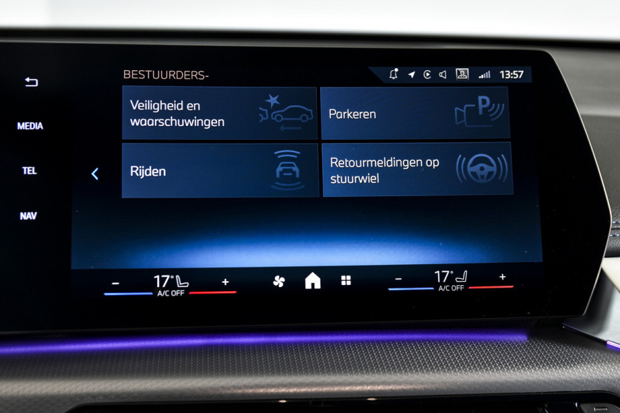 BMW X1 135 PK xDrive25e M-Sport | M Sportpakket | Premium Pack | Dig. Cockpit | Adapt. Cruise | PDC | Camera | NAV + App. Connect | ECC | Elek. Klep | LM 18" | 4926