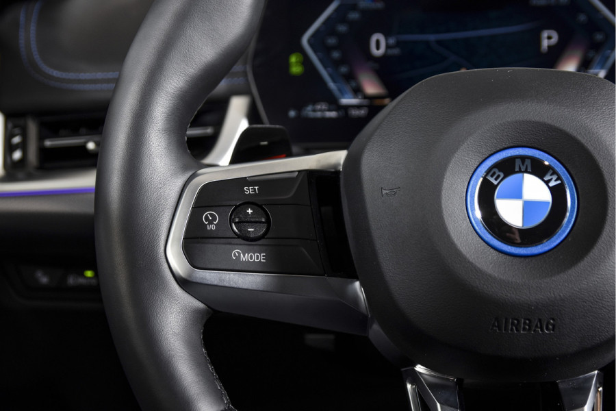 BMW X1 135 PK xDrive25e M-Sport | M Sportpakket | Premium Pack | Dig. Cockpit | Adapt. Cruise | PDC | Camera | NAV + App. Connect | ECC | Elek. Klep | LM 18" | 4926