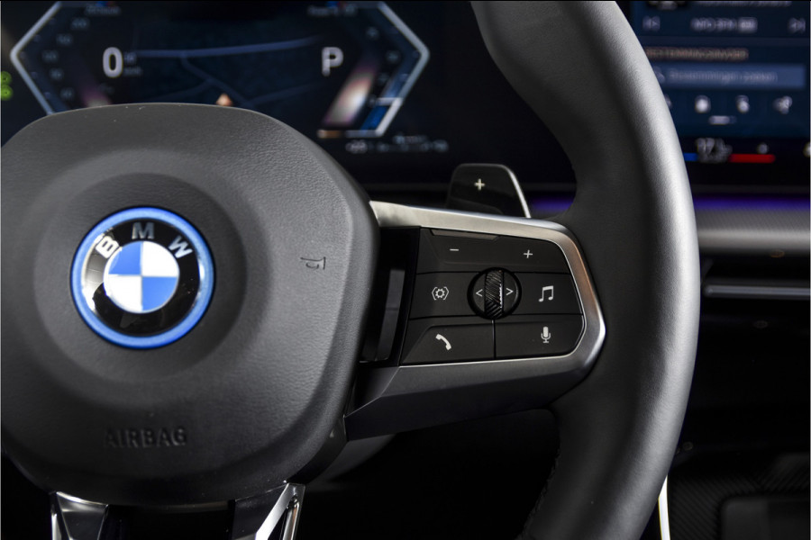 BMW X1 135 PK xDrive25e M-Sport | M Sportpakket | Premium Pack | Dig. Cockpit | Adapt. Cruise | PDC | Camera | NAV + App. Connect | ECC | Elek. Klep | LM 18" | 4926