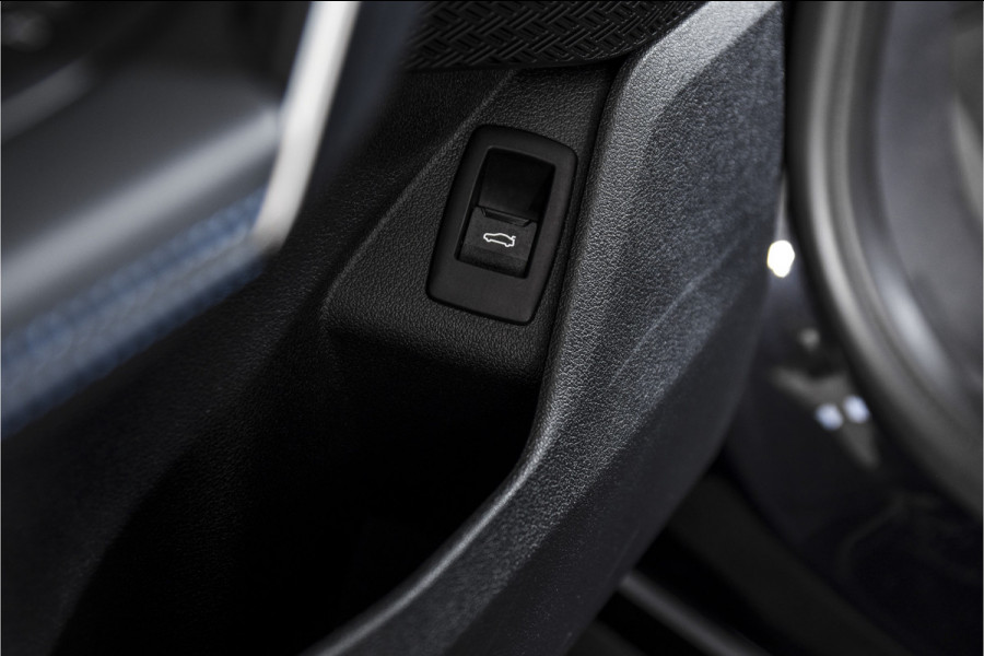 BMW X1 135 PK xDrive25e M-Sport | M Sportpakket | Premium Pack | Dig. Cockpit | Adapt. Cruise | PDC | Camera | NAV + App. Connect | ECC | Elek. Klep | LM 18" | 4926