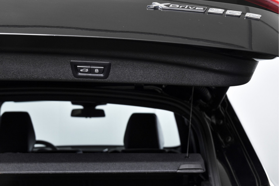 BMW X1 135 PK xDrive25e M-Sport | M Sportpakket | Premium Pack | Dig. Cockpit | Adapt. Cruise | PDC | Camera | NAV + App. Connect | ECC | Elek. Klep | LM 18" | 4926