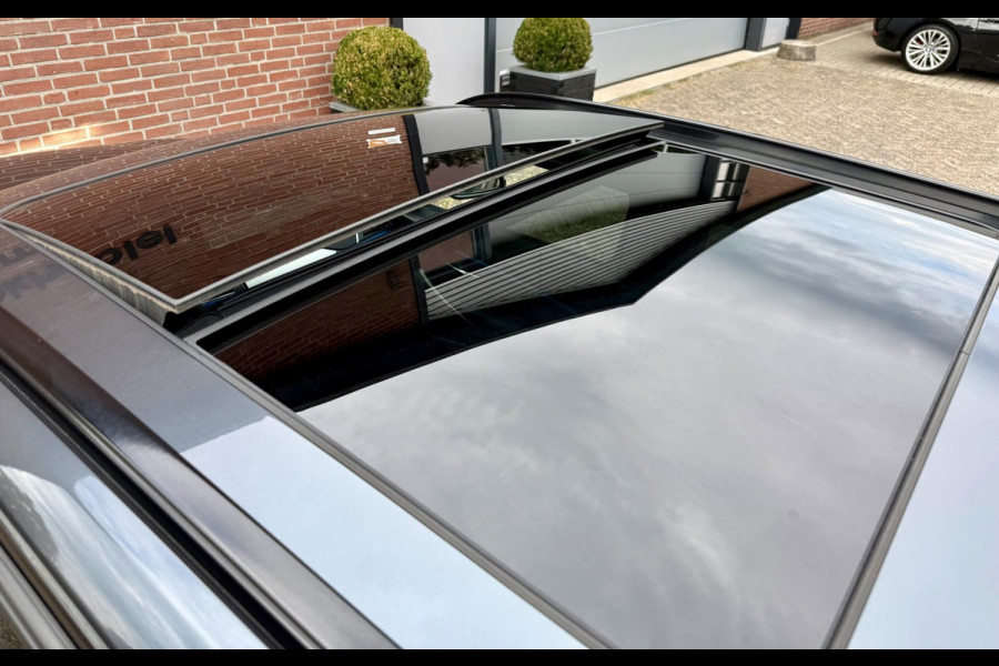 BMW 3 Serie Touring 320i M-Sport, Panorama (NL-auto NAP)