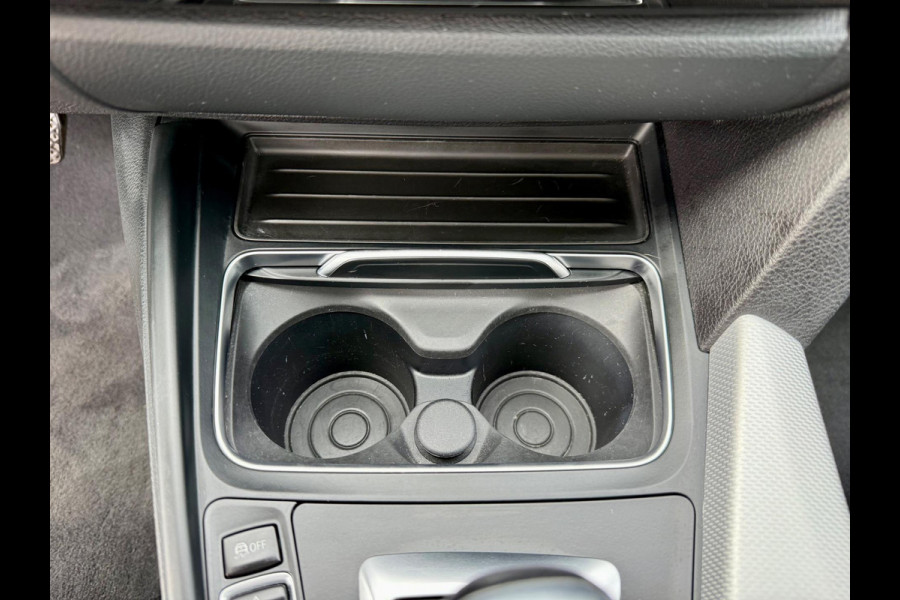 BMW 3 Serie Touring 320i M-Sport, Panorama (NL-auto NAP)