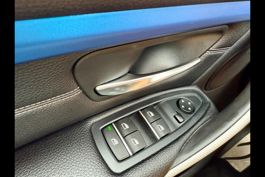 BMW 3 Serie Touring 320i M-Sport, Panorama (NL-auto NAP)