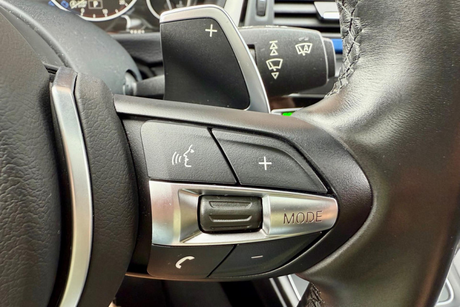 BMW 3 Serie Touring 320i M-Sport, Panorama (NL-auto NAP)