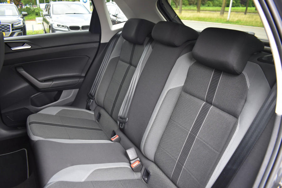 Volkswagen Polo 1.5 TSI Highline Business R / Automaat / Cruise C. / LED / Parkeerhulp / Bluetooth /