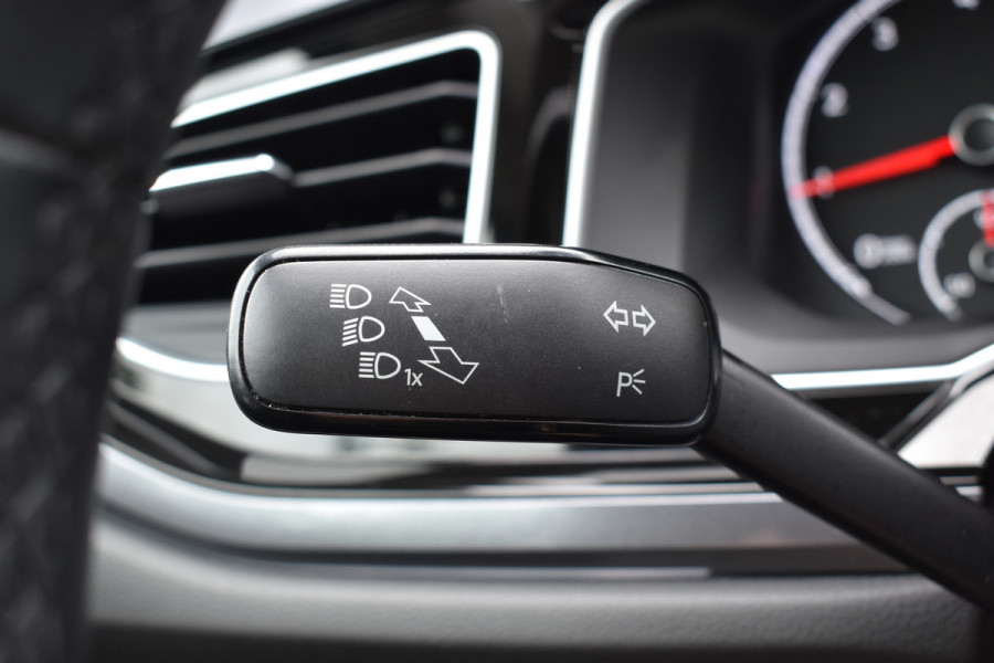 Volkswagen Polo 1.5 TSI Highline Business R / Automaat / Cruise C. / LED / Parkeerhulp / Bluetooth /