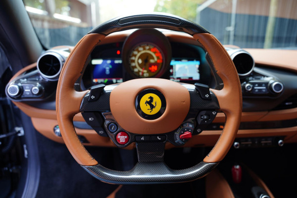 Ferrari F8 Tributo 3.9 V8 HELE Carbon Passanger Display Lifting