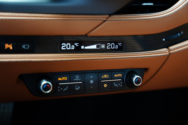 Ferrari F8 Tributo 3.9 V8 HELE Carbon Passanger Display Lifting