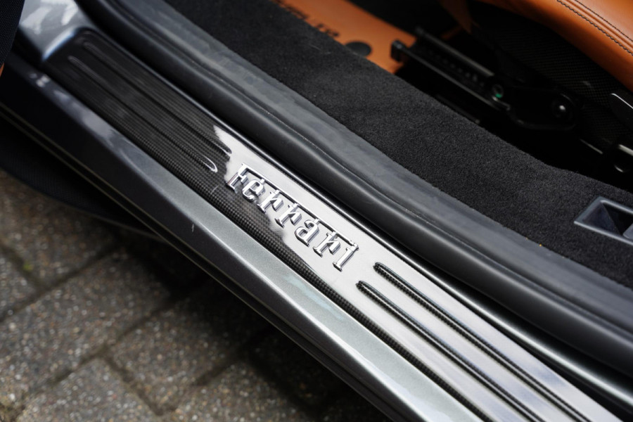 Ferrari F8 Tributo 3.9 V8 HELE Carbon Passanger Display Lifting