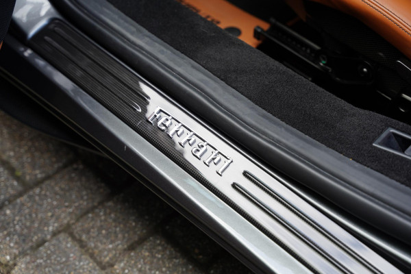 Ferrari F8 Tributo 3.9 V8 HELE Carbon Passanger Display Lifting