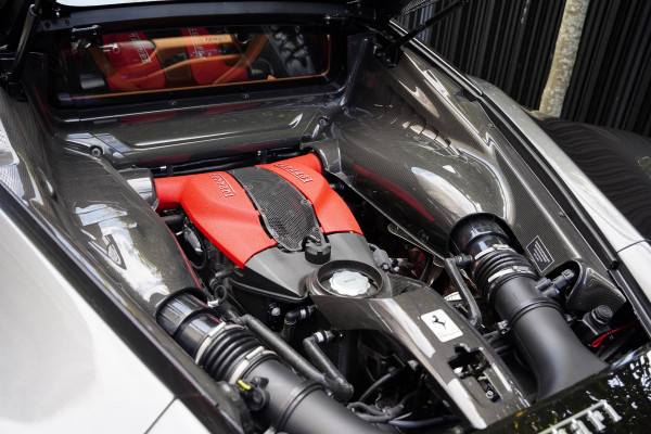 Ferrari F8 Tributo 3.9 V8 HELE Carbon Passanger Display Lifting