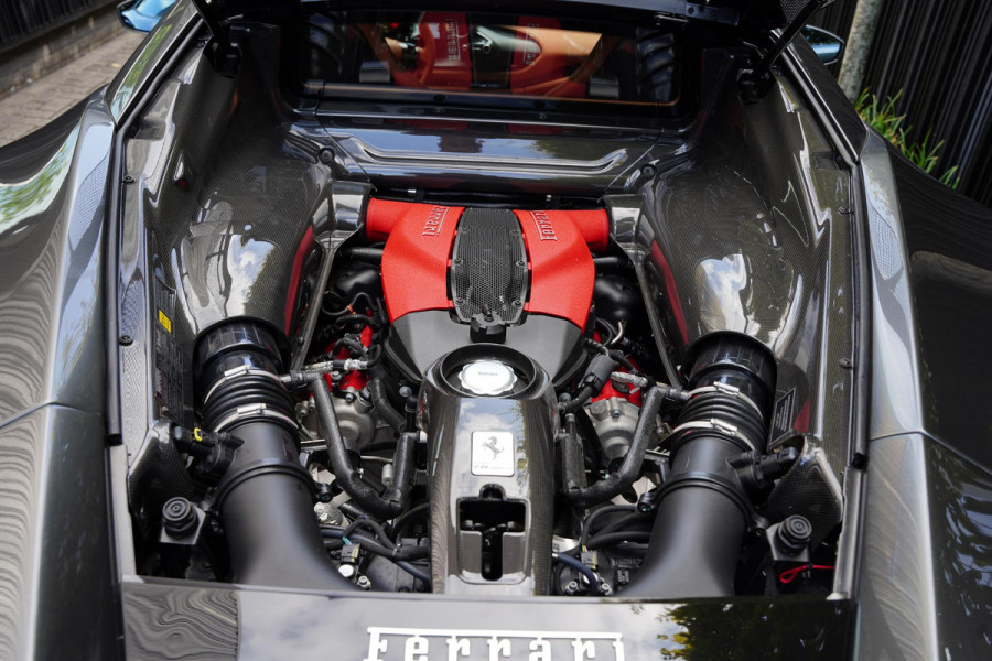 Ferrari F8 Tributo 3.9 V8 HELE Carbon Passanger Display Lifting