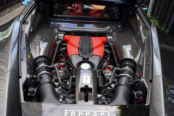 Ferrari F8 Tributo 3.9 V8 HELE Carbon Passanger Display Lifting