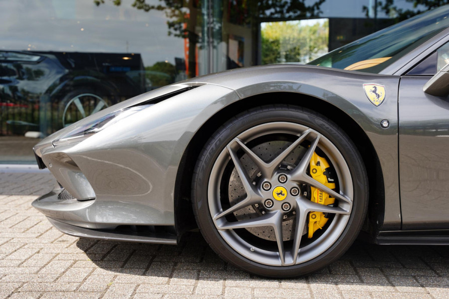 Ferrari F8 Tributo 3.9 V8 HELE Carbon Passanger Display Lifting