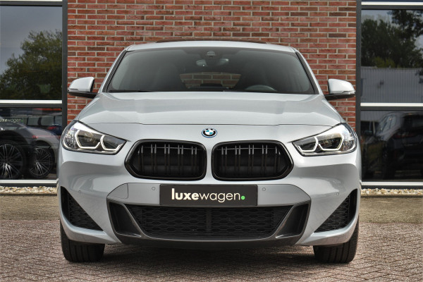 BMW X2 xDrive25e M-Sport Pano M-zetels HUD Camera El-klep 19inch