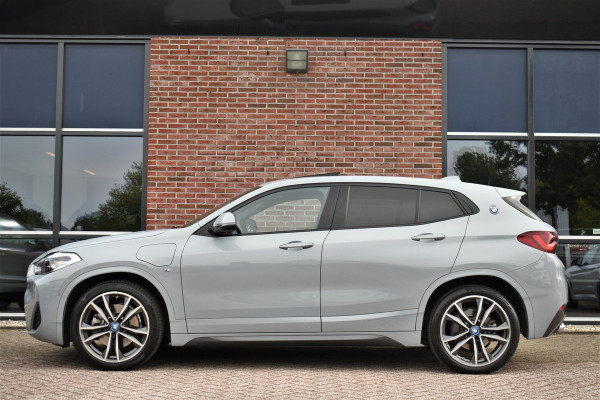 BMW X2 xDrive25e M-Sport Pano M-zetels HUD Camera El-klep 19inch