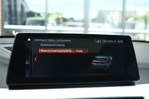 BMW X2 xDrive25e M-Sport Pano M-zetels HUD Camera El-klep 19inch
