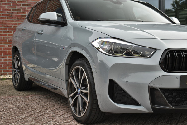BMW X2 xDrive25e M-Sport Pano M-zetels HUD Camera El-klep 19inch