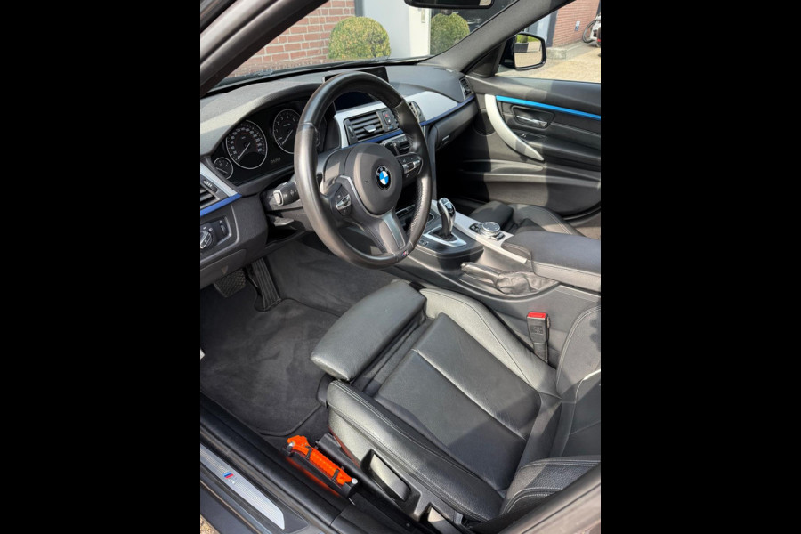 BMW 3 Serie Touring 320i M-Sport, Panorama (NL-auto NAP)