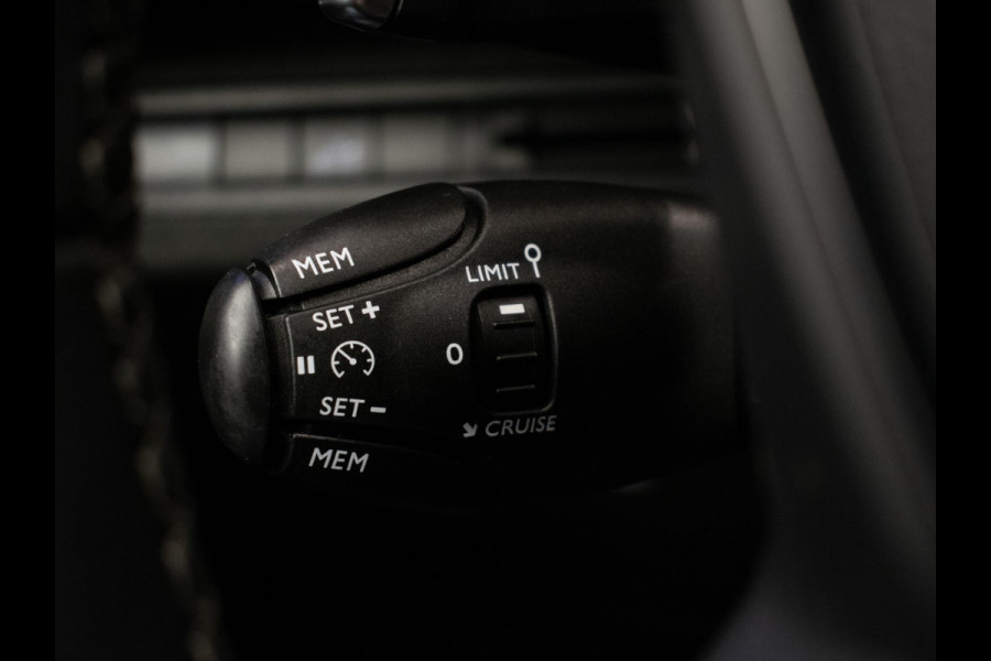 Peugeot 5008 1.2 PureTech Allure Sport (APPLE CARPLAY,NAVI,LED,CAMERA,360 VIEW,PDC,CRUISE,LANE,CLIMATE,LM VELGEN,NETTE STAAT)