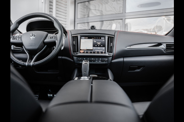 Maserati Levante 3.0 V6 Modena S | orig. NL | Panoramadak Maserati Levante 3.0 V6 Modena S | orig. NL | Panoramadak