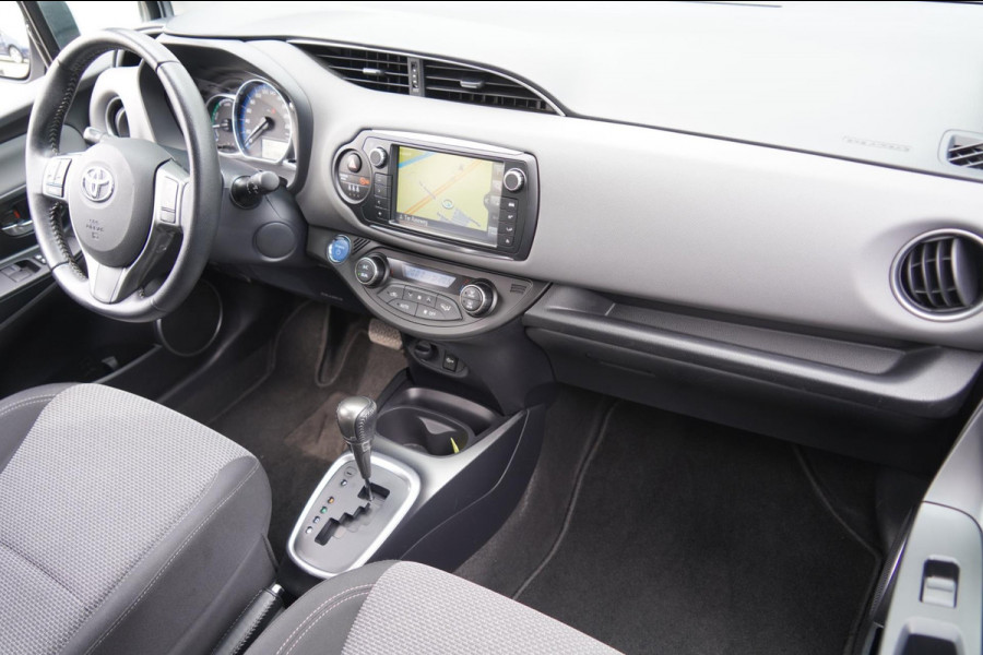 Toyota Yaris 1.5 Hybrid Dynamic / Camera / Navigatie / Privacy glas / Clima / 75dkm!