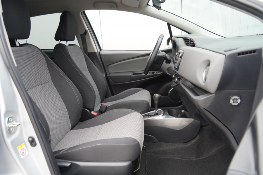 Toyota Yaris 1.5 Hybrid Dynamic / Camera / Navigatie / Privacy glas / Clima / 75dkm!