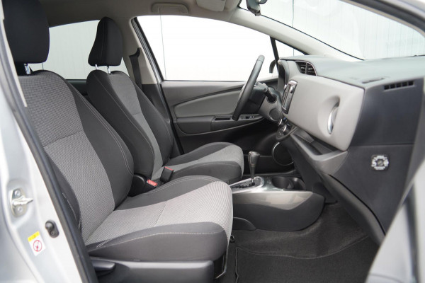 Toyota Yaris 1.5 Hybrid Dynamic / Camera / Navigatie / Privacy glas / Clima / 75dkm!