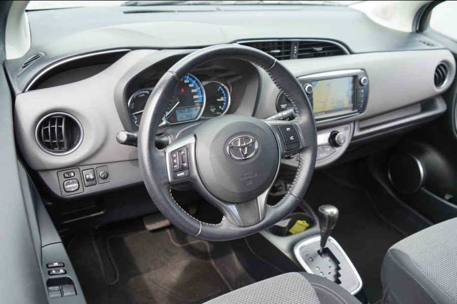 Toyota Yaris 1.5 Hybrid Dynamic / Camera / Navigatie / Privacy glas / Clima / 75dkm!
