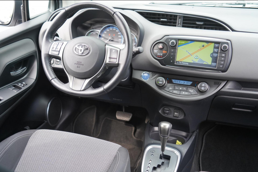 Toyota Yaris 1.5 Hybrid Dynamic / Camera / Navigatie / Privacy glas / Clima / 75dkm!