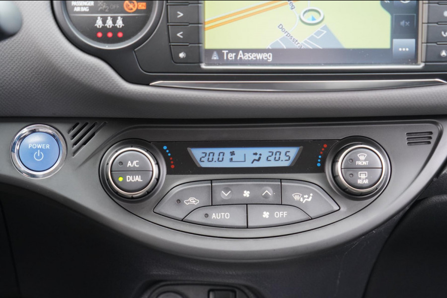 Toyota Yaris 1.5 Hybrid Dynamic / Camera / Navigatie / Privacy glas / Clima / 75dkm!